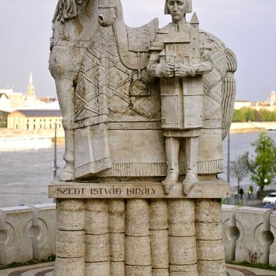 Szent István király lovas szobra