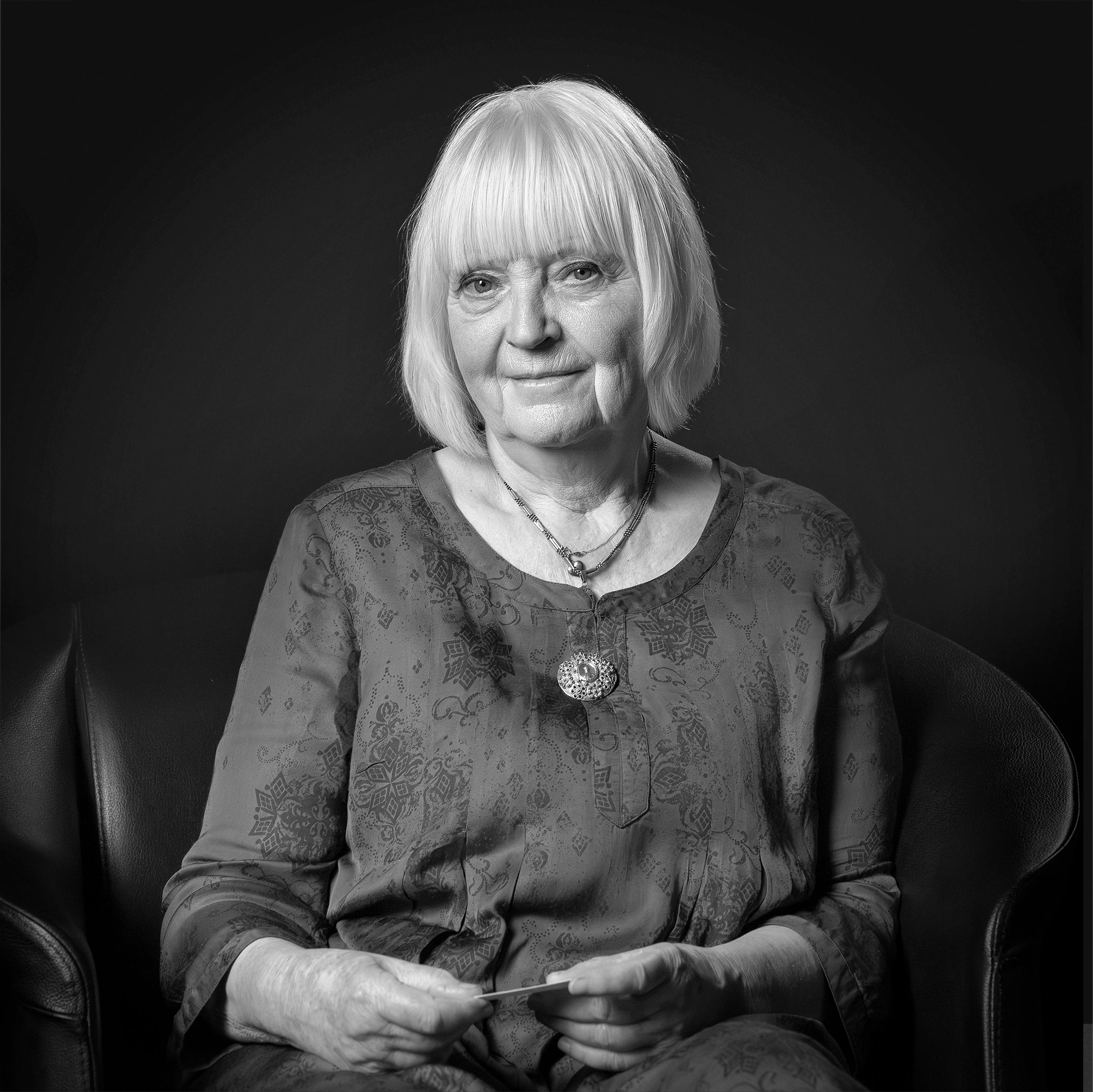Péreli Zsuzsa profilképe