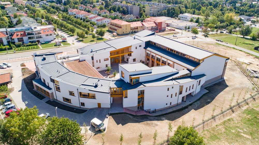 Széchenyi István Általános Iskola (16 tantermes általános iskola)