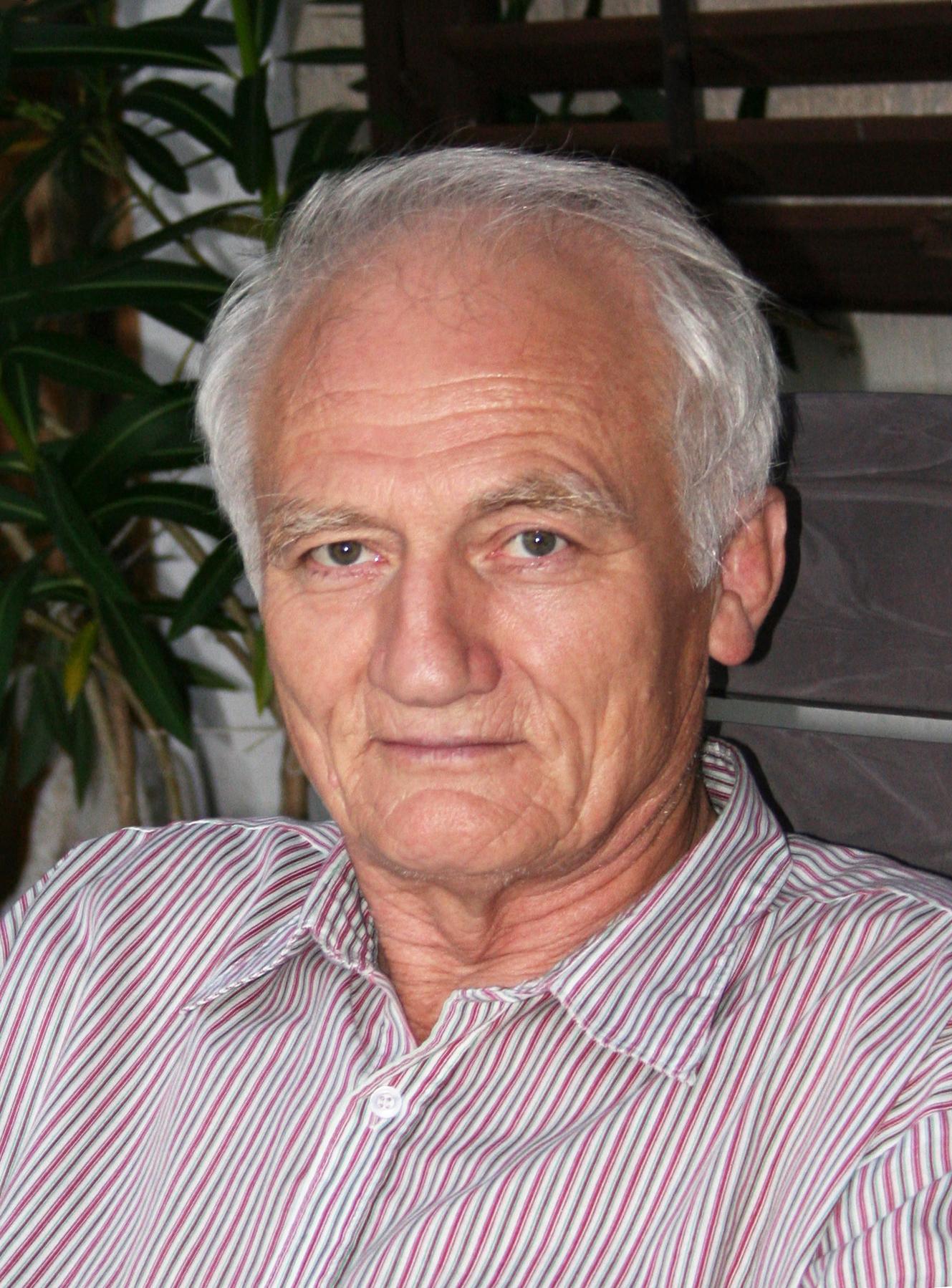 Oláh János profilképe