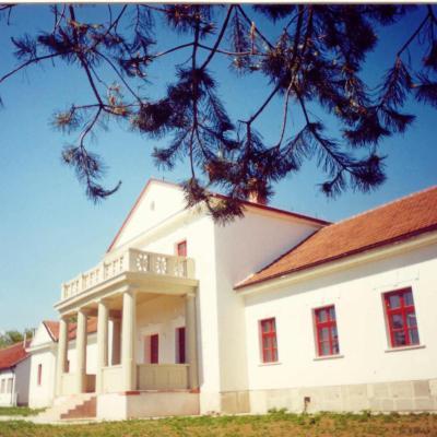 Városi könyvtár (volt Bárczay-kastély)