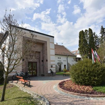 100 fős szálloda – volt Vécsey-Sardagna kastély