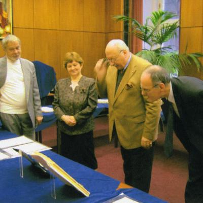 „A herceg Esterházy-gyűjtemény ciméliái". - Alkalmi kiállítás 2005. dec. 2-án az OSZK Tanácstermében Herceg Esterházy Antal látogatása tiszteletére