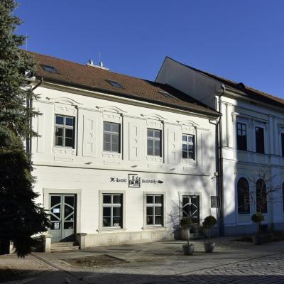 La'bor bisztró és panzió (épületrekonstrukció )