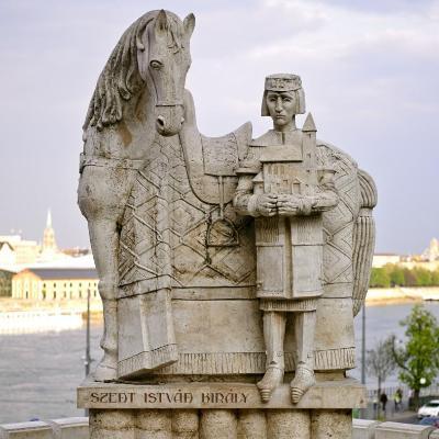 Szent István király lovas szobra