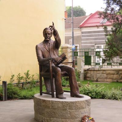 Kós Károly emlékszobor