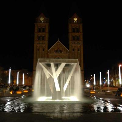 Életfa és vízzuhatag (elbontották)