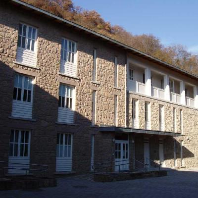 Barlangfürdő fizikoterápiás épület bővítés