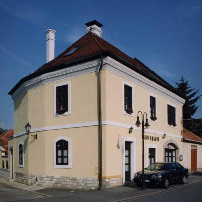Toldi fogadó (műemlék épület rekonstrukció és átalakítás)