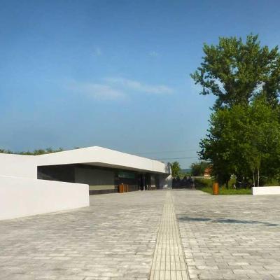 Edelényi kastélysziget (előtte: L'Huillier-Coburg-kastélyegyüttes) szociális épület és gyalogoshíd