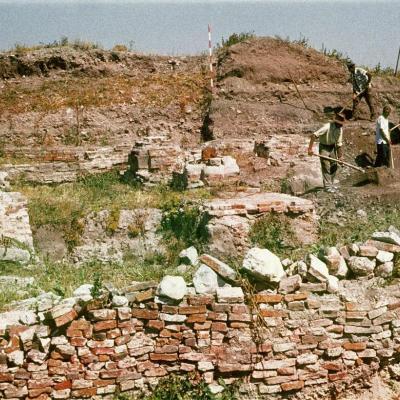 Csolt-monostor helyreállítása. Feltárás, környezetrendezés