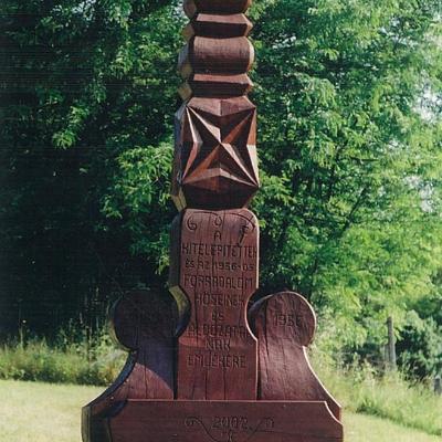 Kitelepítettek és 1956 hősei emlékére emlékmű